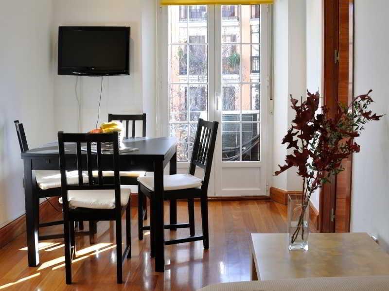 Gran Via Sol Apartamentos Madrid Ngoại thất bức ảnh