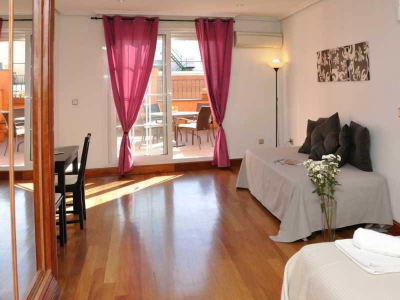 Gran Via Sol Apartamentos Madrid Ngoại thất bức ảnh