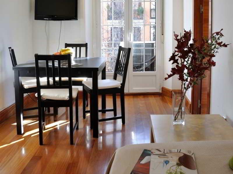 Gran Via Sol Apartamentos Madrid Ngoại thất bức ảnh
