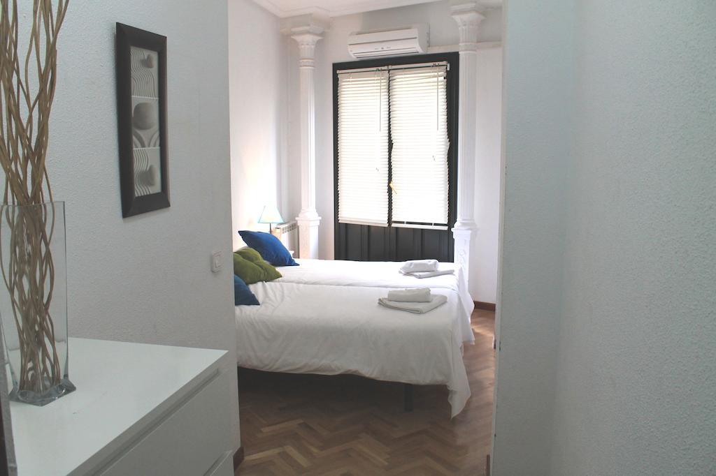 Gran Via Sol Apartamentos Madrid Ngoại thất bức ảnh